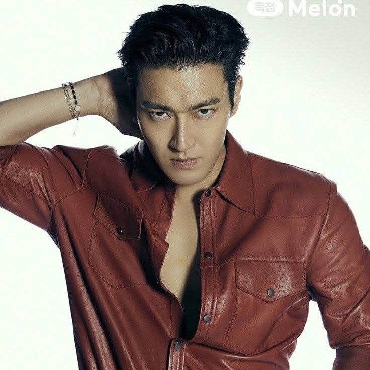 Recent activity shot of Siwon (Super Junior)