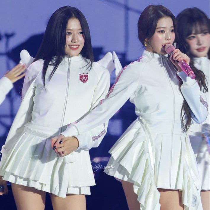 A moment captured by IVE's fan