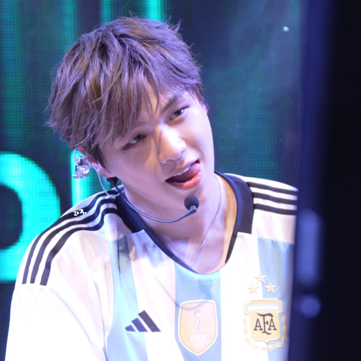 A moment captured by Kang Daniel's fan
