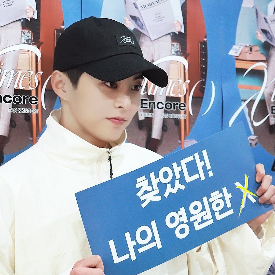 A moment captured by Xiumin (EXO)'s fan