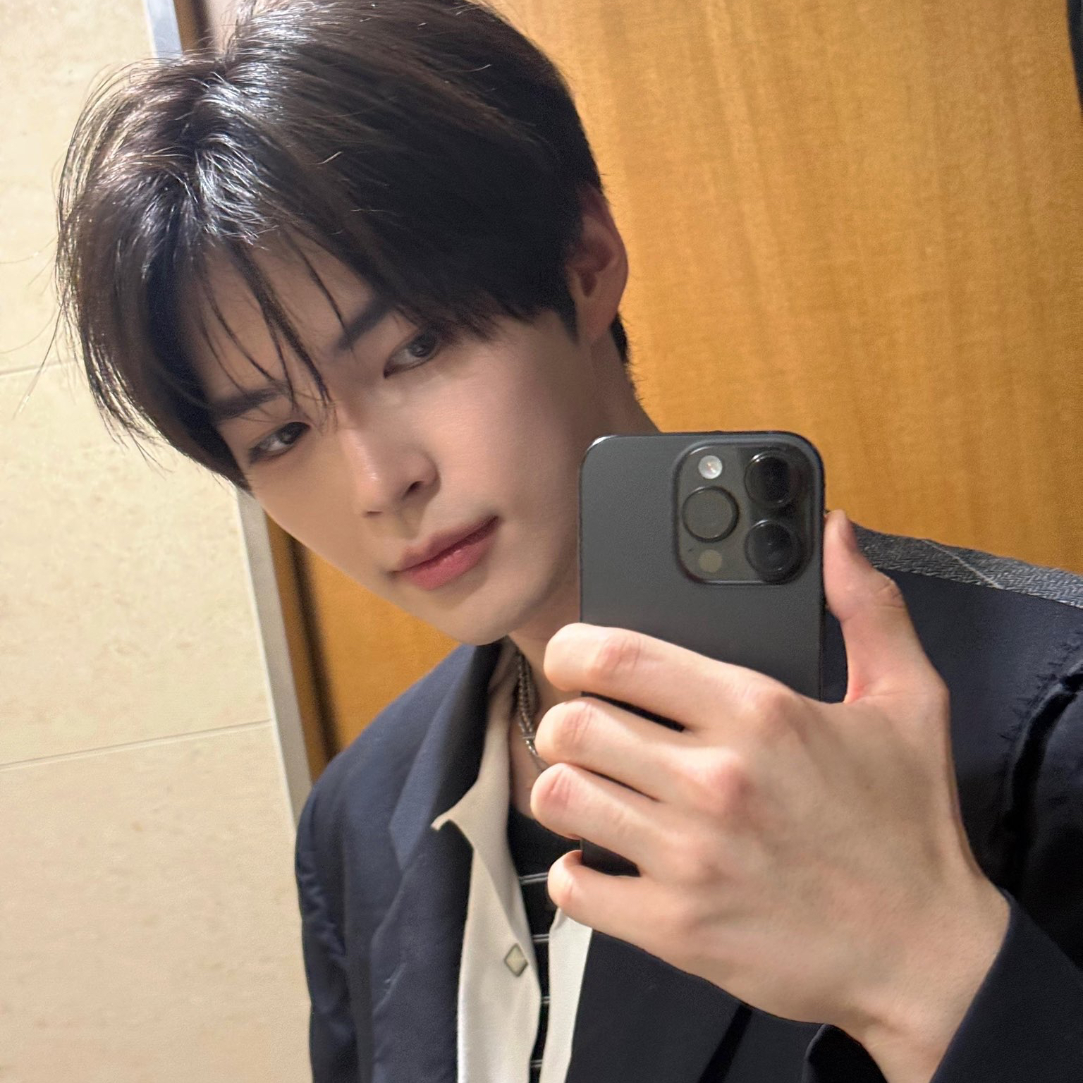 Recent activity shot of Sung Hanbin (ZEROBASEONE)