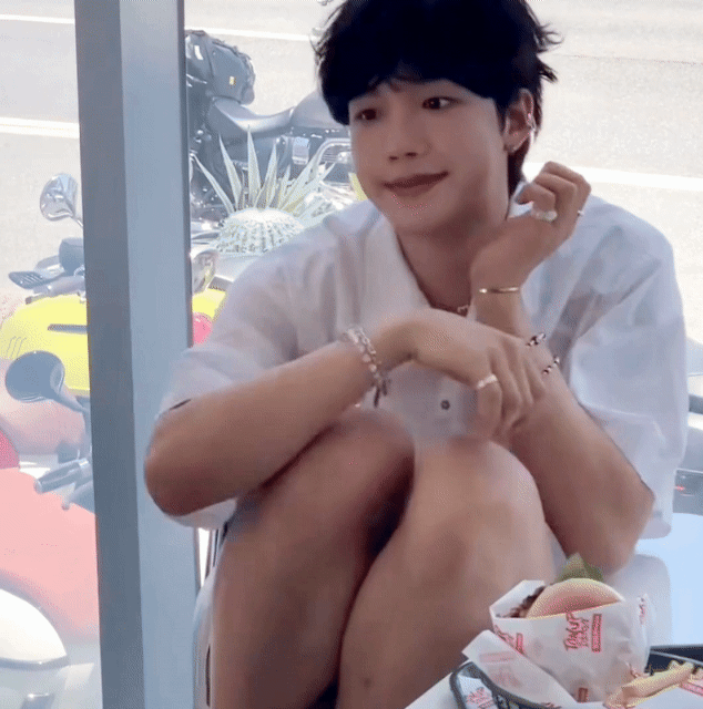 Behind-the-scenes cut of Lim Youngmin