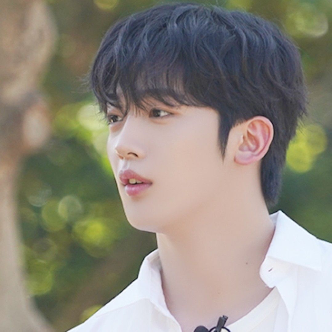 Latest photo of Kim Yohan (WEi)