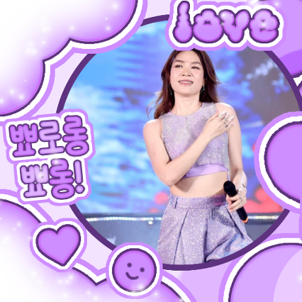 A moment captured by My Tam's fan