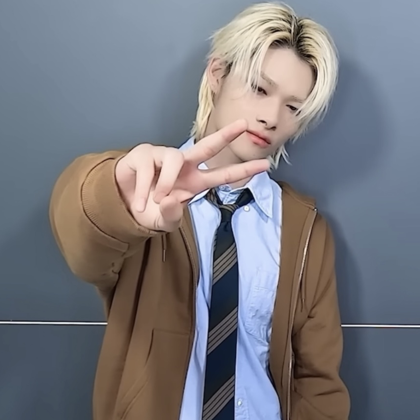 Foto terbaru NI-KI (ENHYPEN)