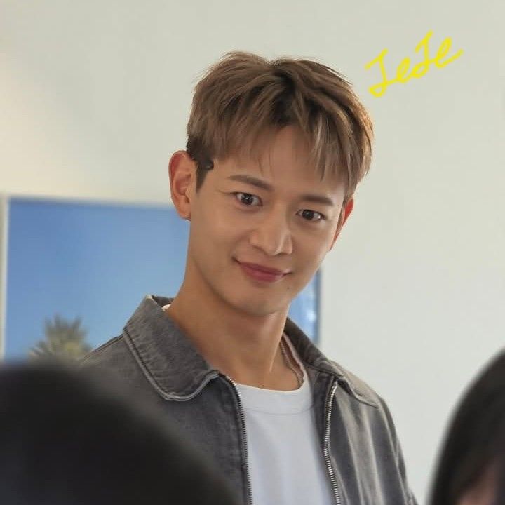 Latest photo of Minho (SHINee)