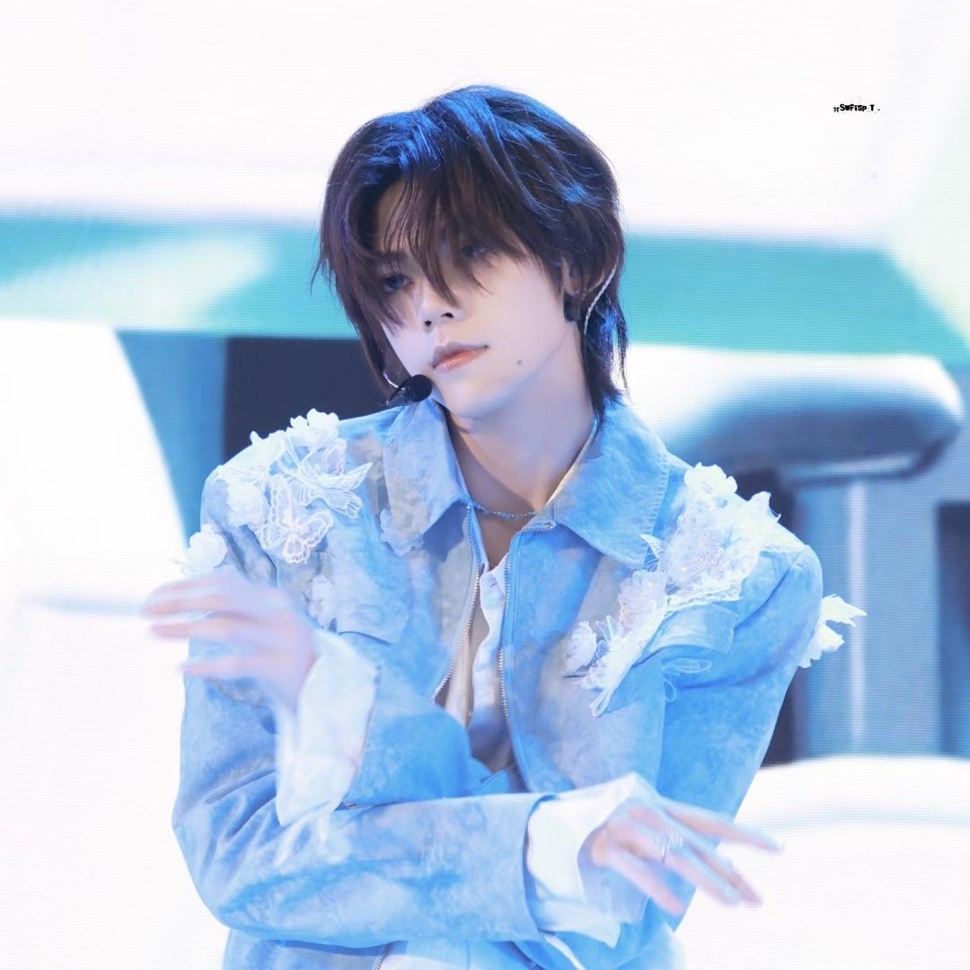 Behind-the-scenes cut of Xiong (NexT1DE)