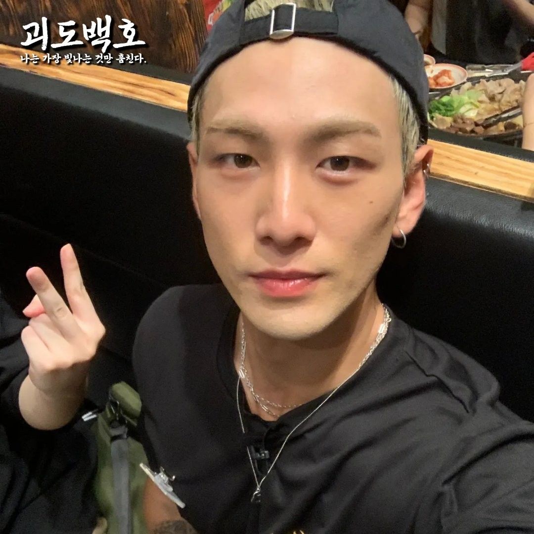 A moment captured by Baekho's fan