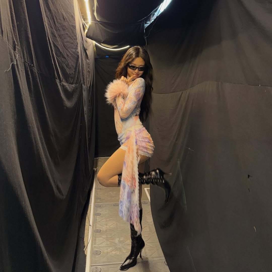 제니 (BLACKPINK)의 비하인드 컷