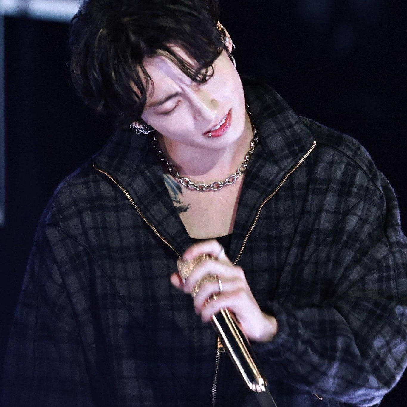 Foto aktivitas terbaru Jungkook (BTS)