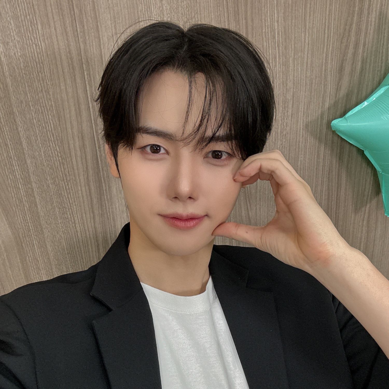 Recent activity shot of Minhee (CRAVITY)