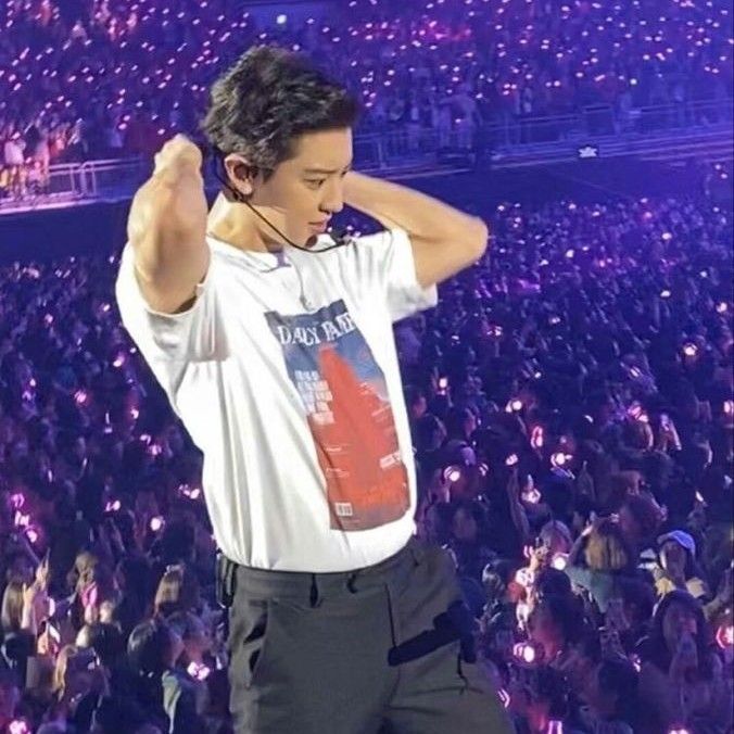燦烈 (EXO)粉絲拍下的瞬間