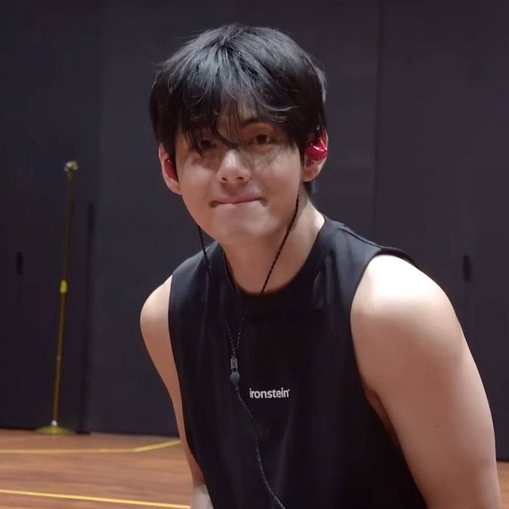 뷔 (방탄소년단)의 최신 사진