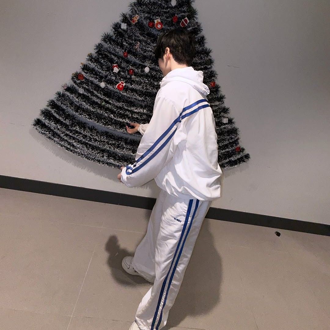 Latest photo of Sung Hanbin (ZEROBASEONE)