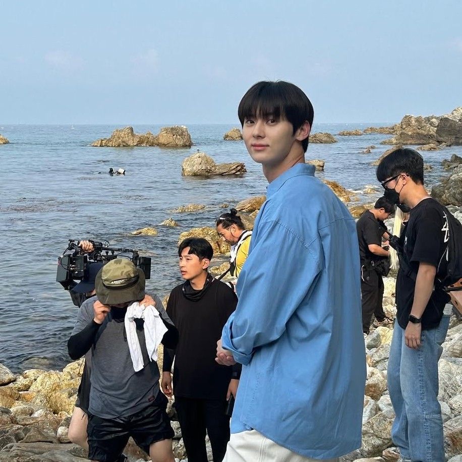 Behind-the-scenes cut of Hwang Minhyun