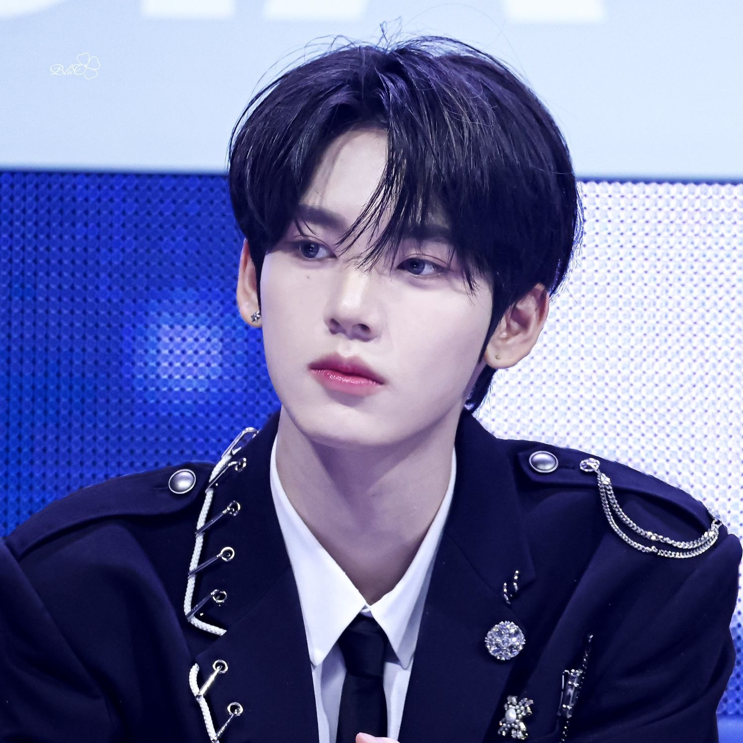 Foto terbaru Han Yujin (ZEROBASEONE)