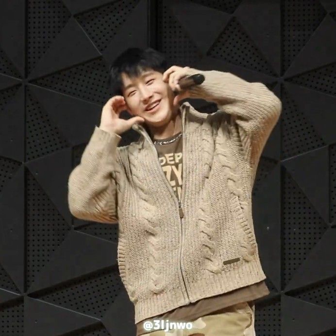 Latest photo of Jinjin (ASTRO)