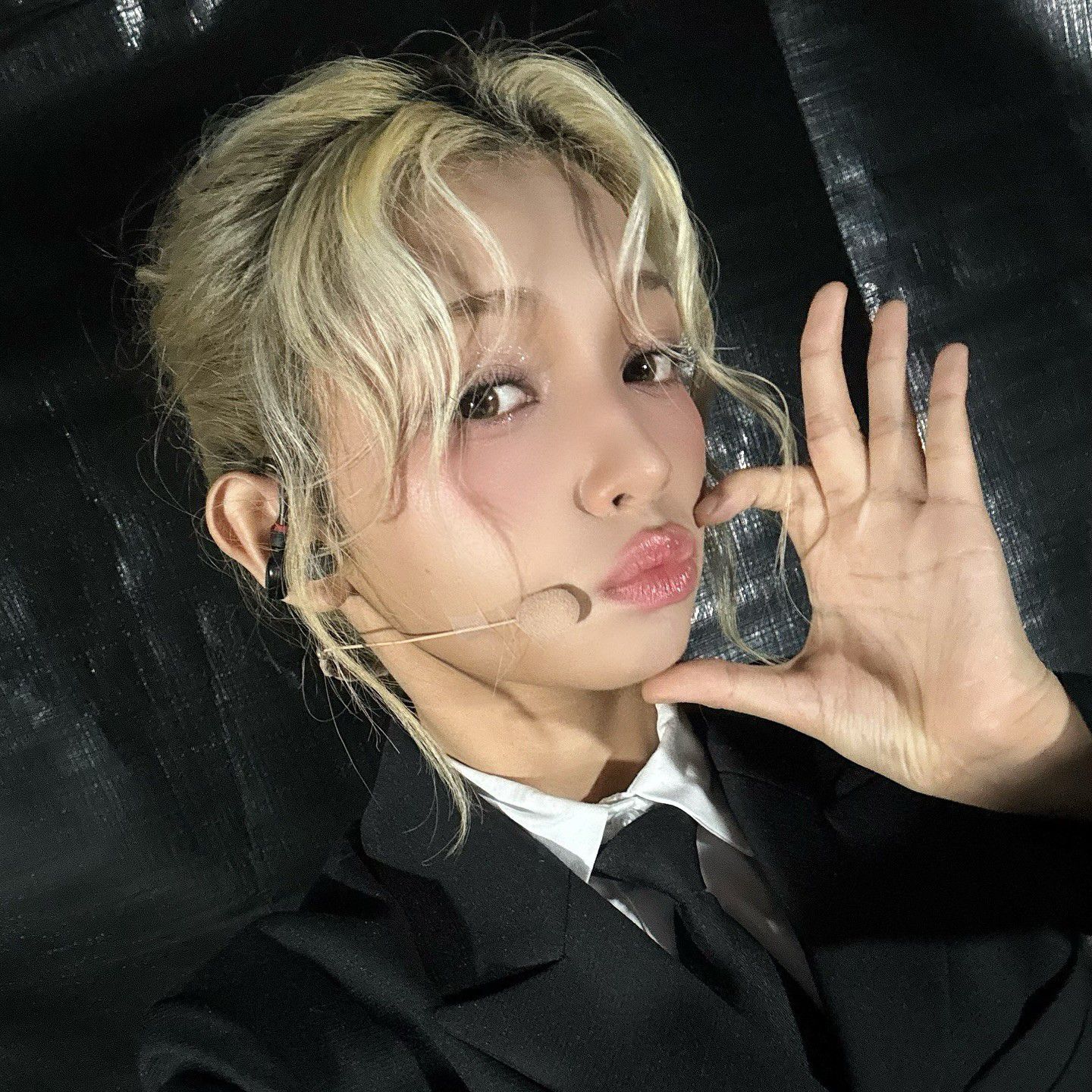 A moment captured by Gehlee (UNIS)'s fan