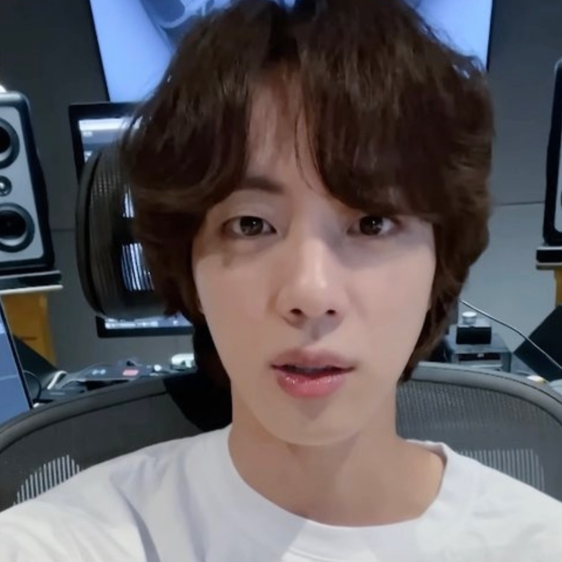 Jin (防弹少年团)的最新照片