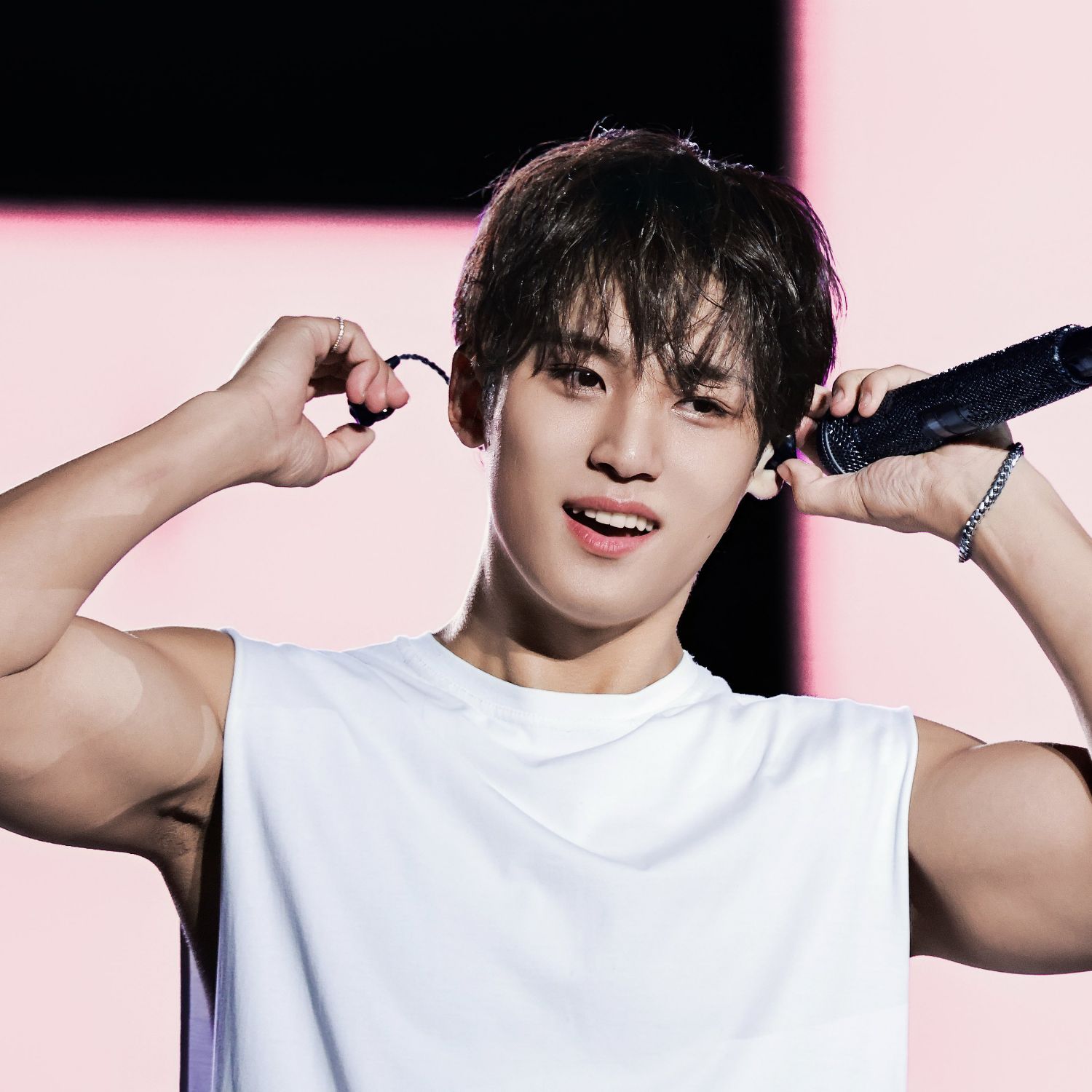 A moment captured by Mingyu (SEVENTEEN)'s fan