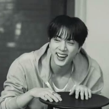 진 (방탄소년단)의 비하인드 컷