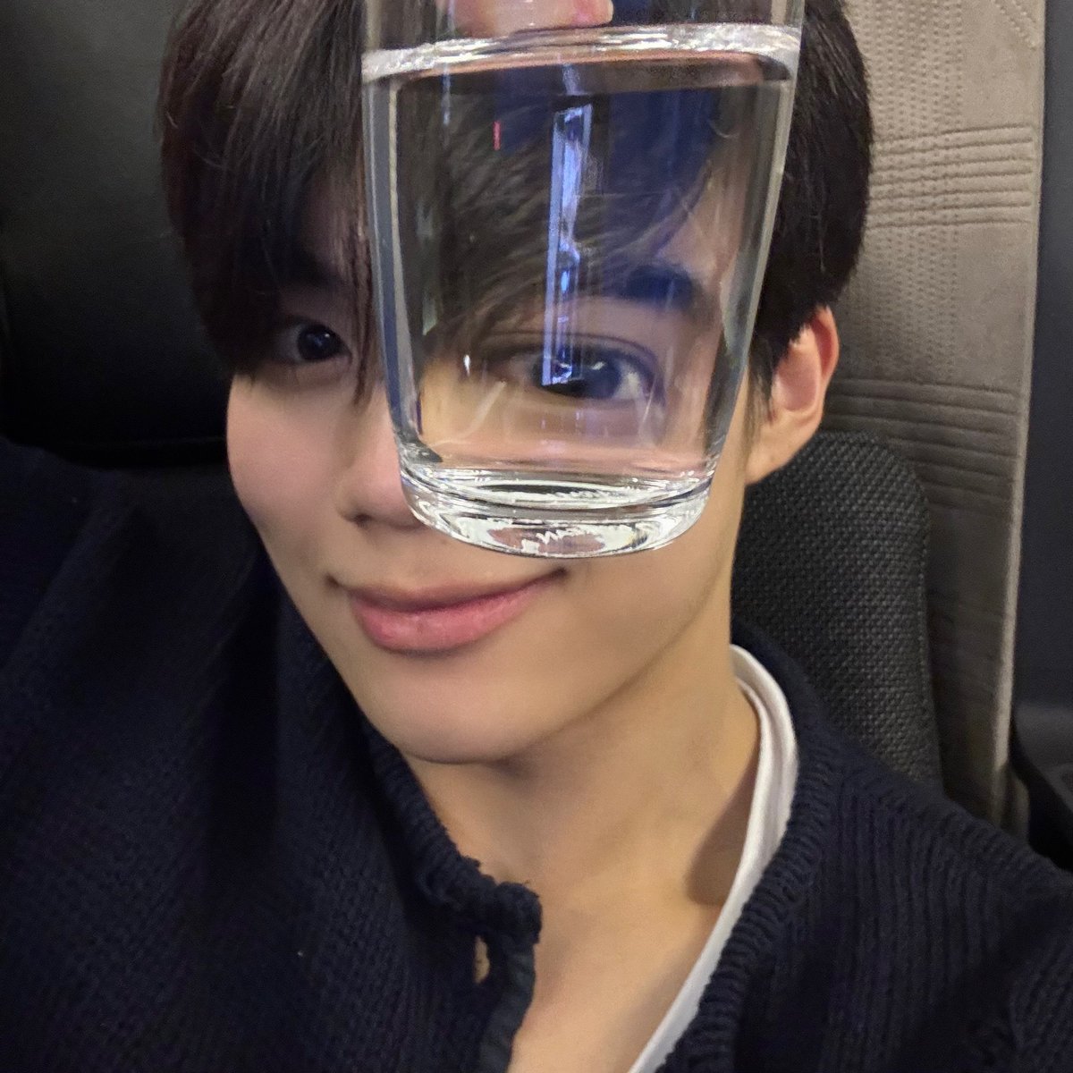 A moment captured by Park Gunwook (ZEROBASEONE)'s fan