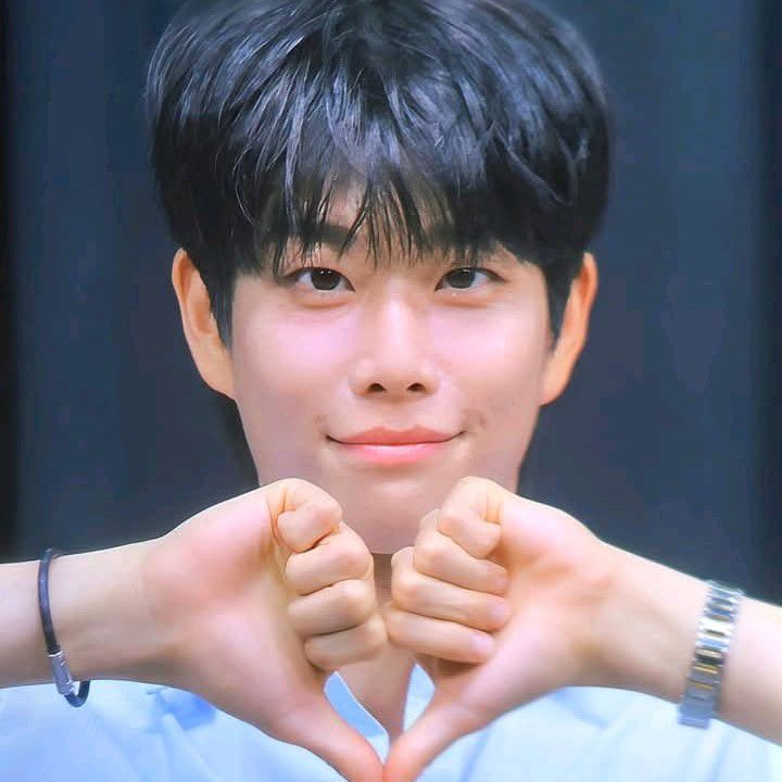A moment captured by MJ (ASTRO)'s fan