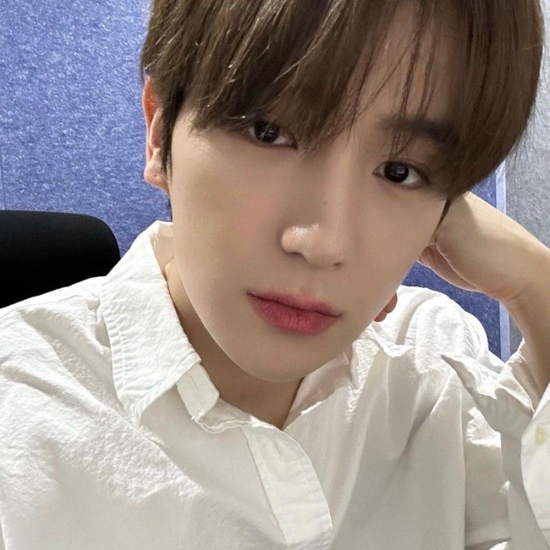 Latest photo of Hyunjae (THE BOYZ)