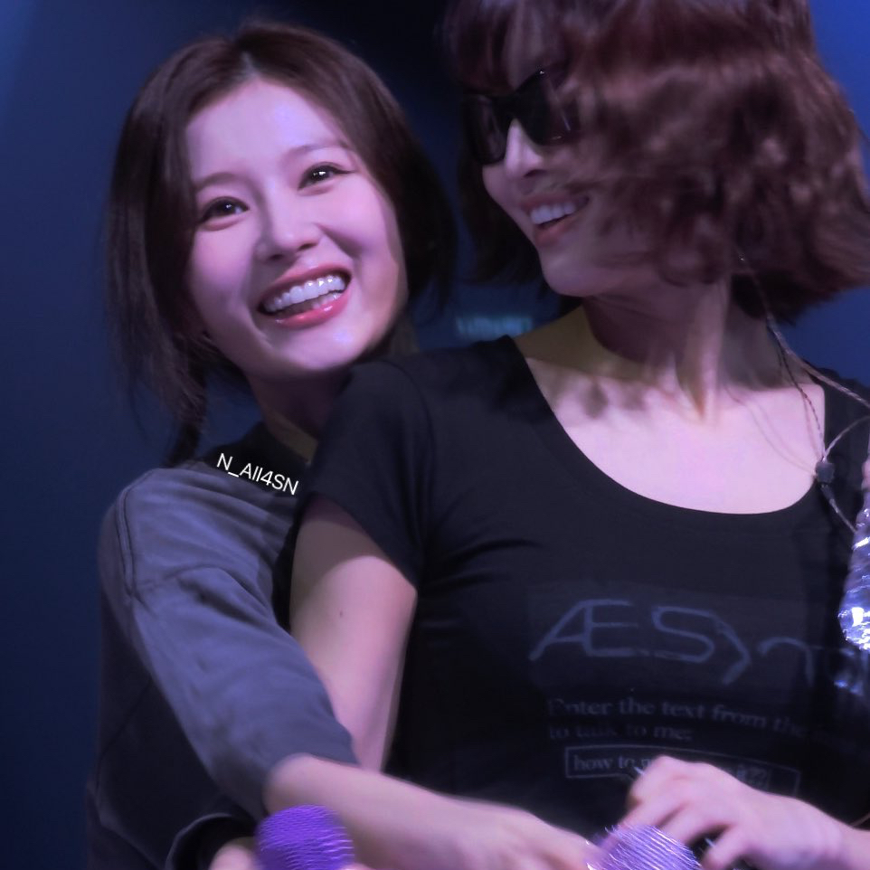 Momen yang diabadikan oleh penggemar Sana (TWICE)
