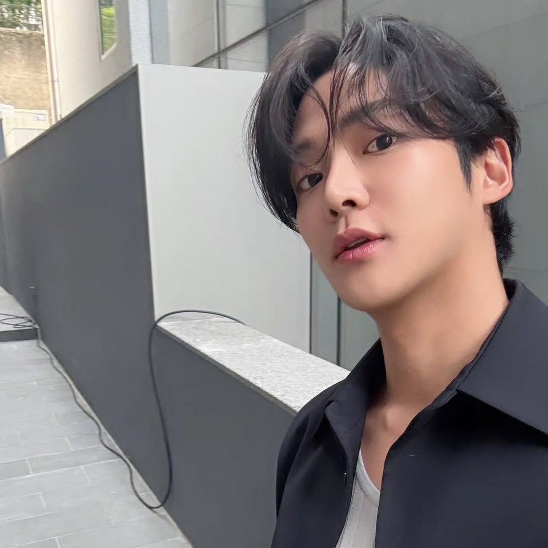 A moment captured by Rowoon's fan