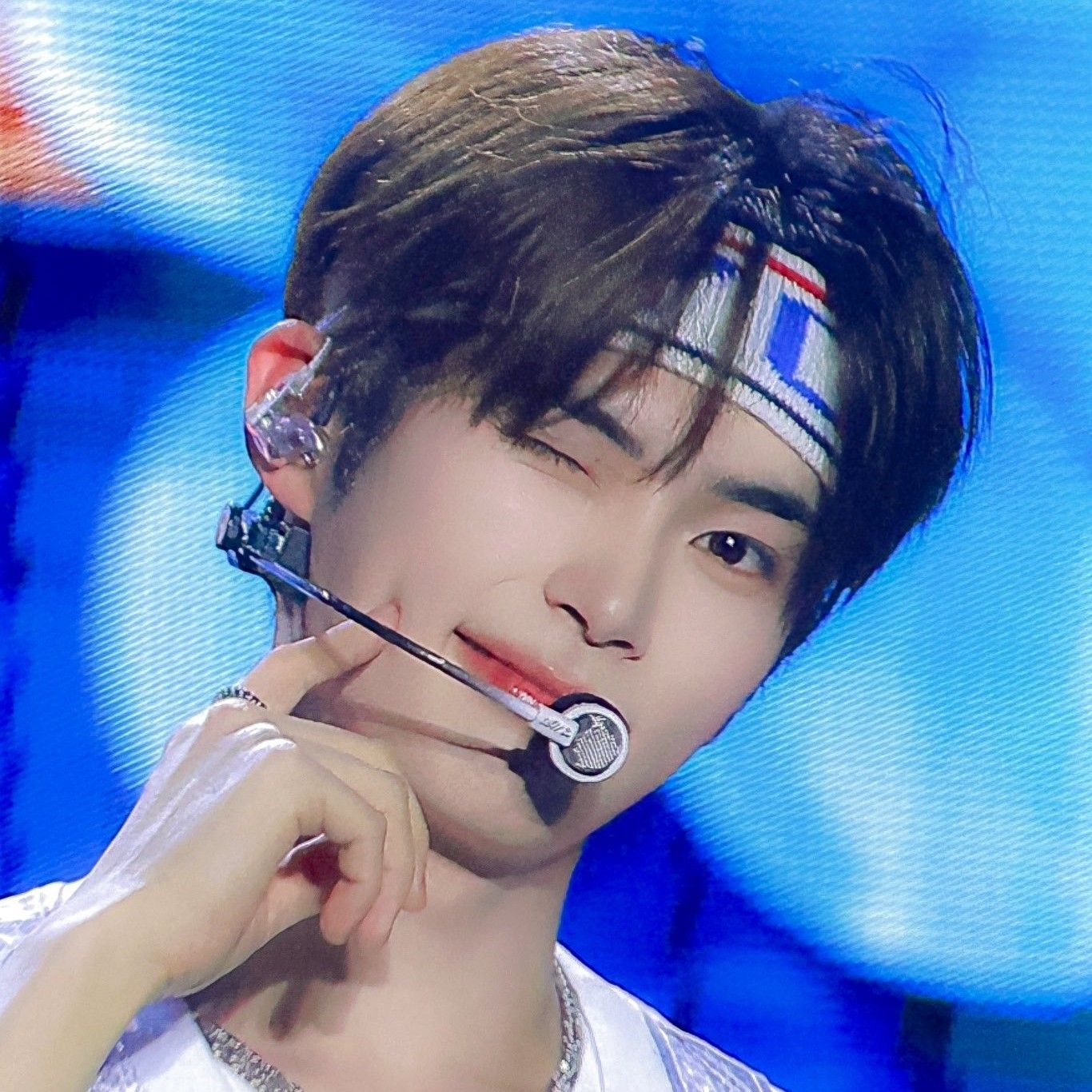 Behind-the-scenes cut of Sung Hanbin (ZEROBASEONE)
