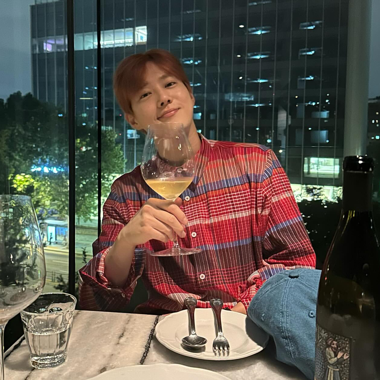 Latest photo of Suho (EXO)