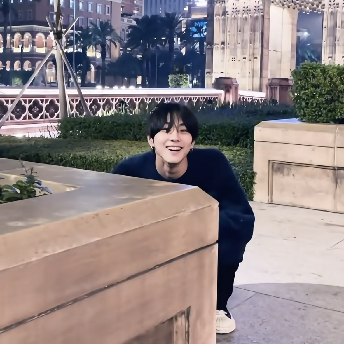 Latest photo of Jungwon (ENHYPEN)