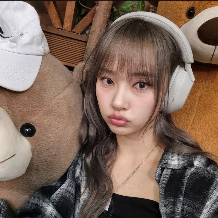 Behind-the-scenes cut of Geumhee (CSR)