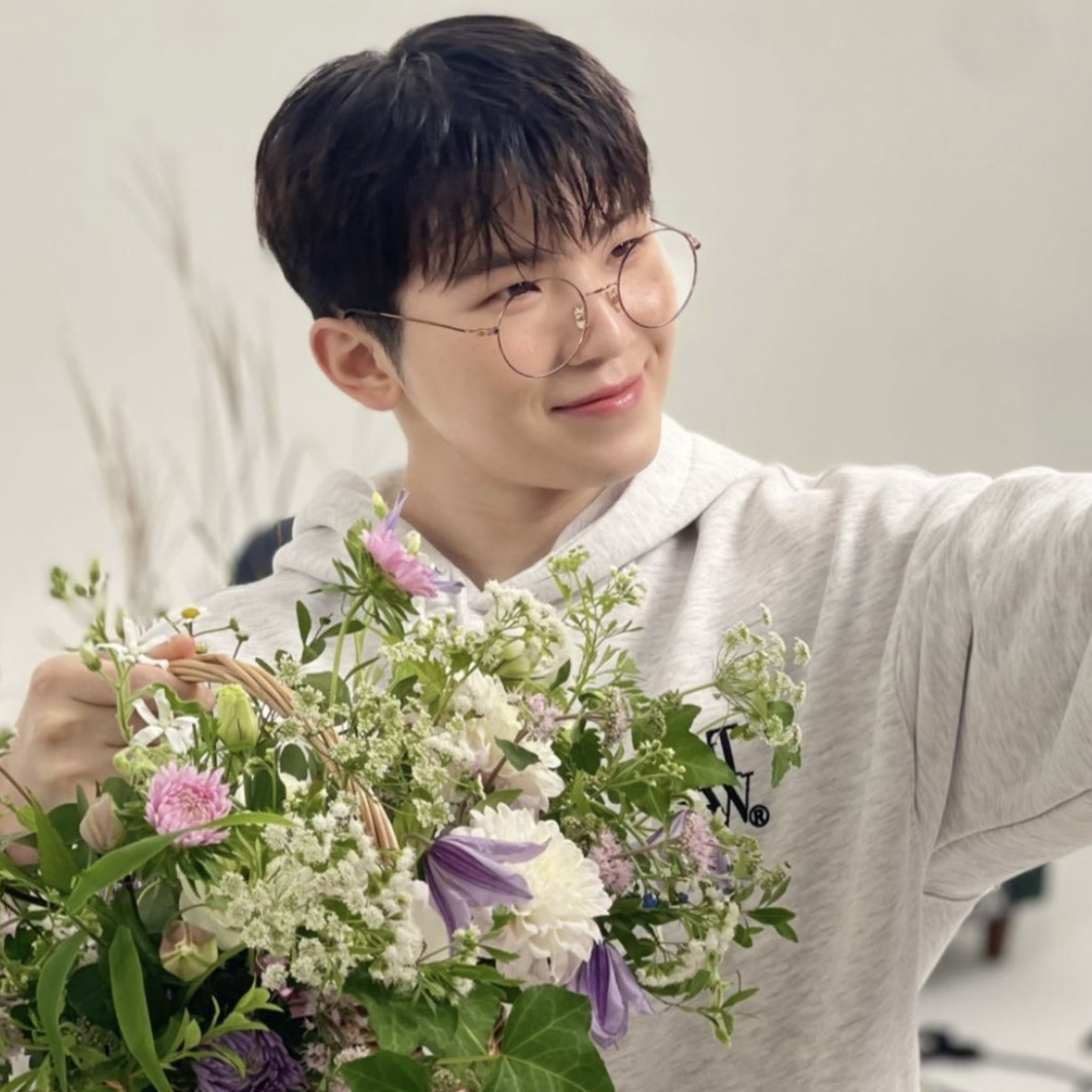 A moment captured by Woozi (SEVENTEEN)'s fan