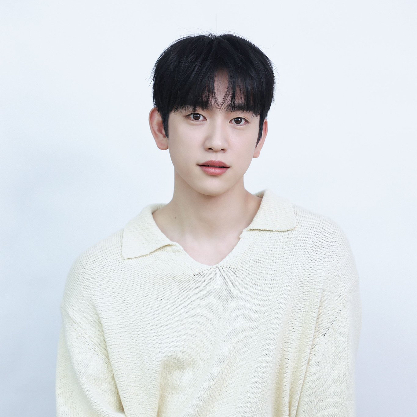 Behind-the-scenes cut of Jinyoung (GOT7)