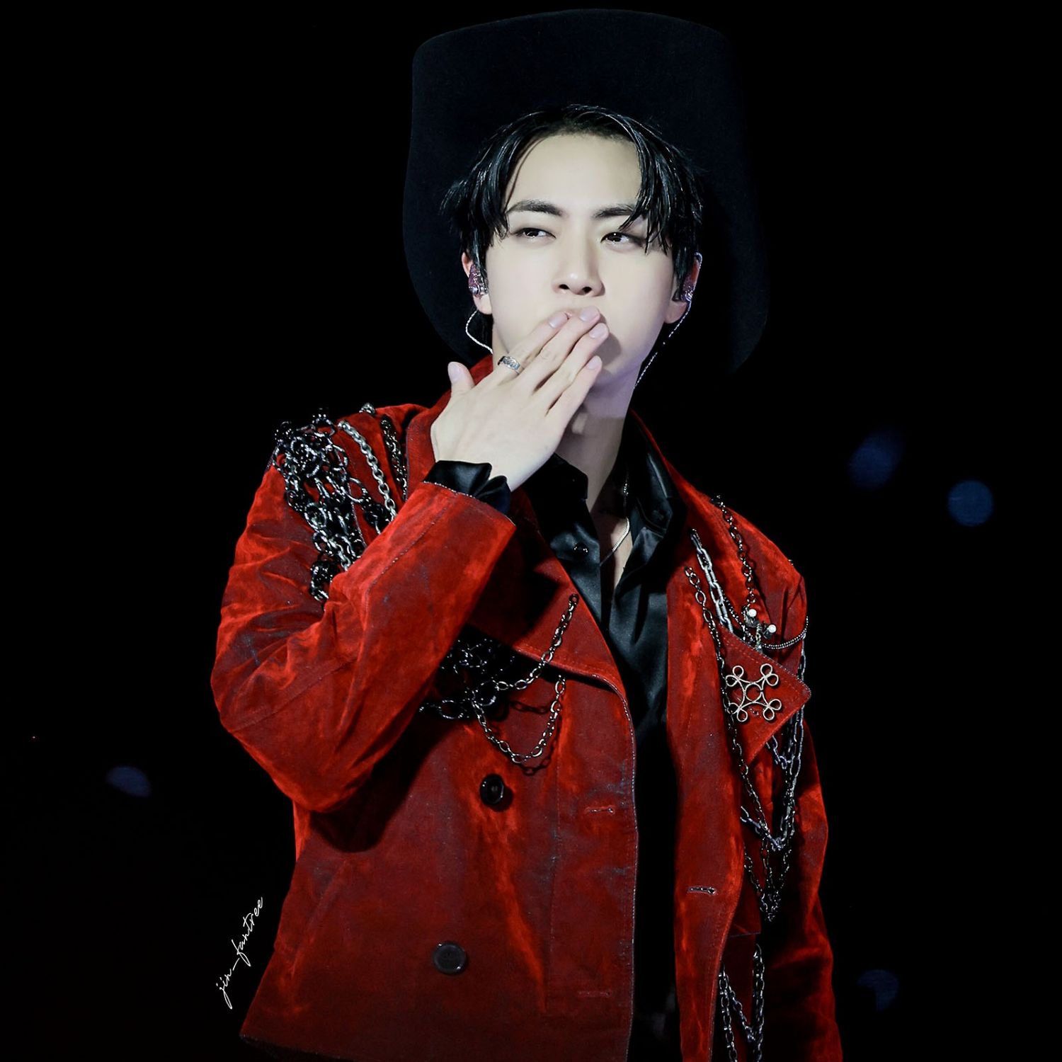 Potret di balik layar Jin (BTS)