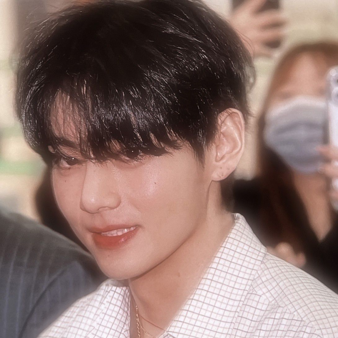 Latest photo of V (BTS)
