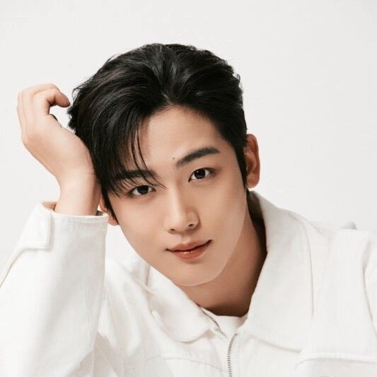 Behind-the-scenes cut of Kim Yohan (WEi)