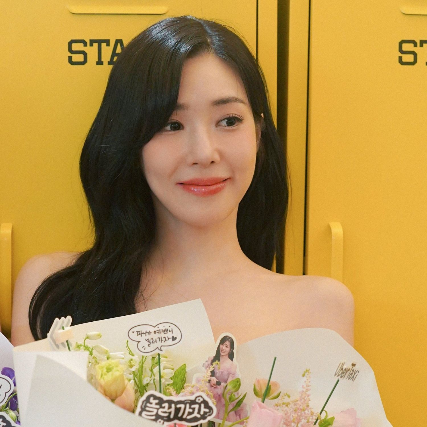 Behind-the-scenes cut of Tiffany Young (Girls' Generation)