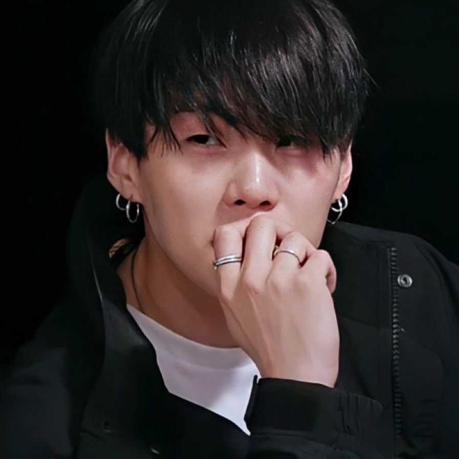 Latest photo of SUGA (BTS)