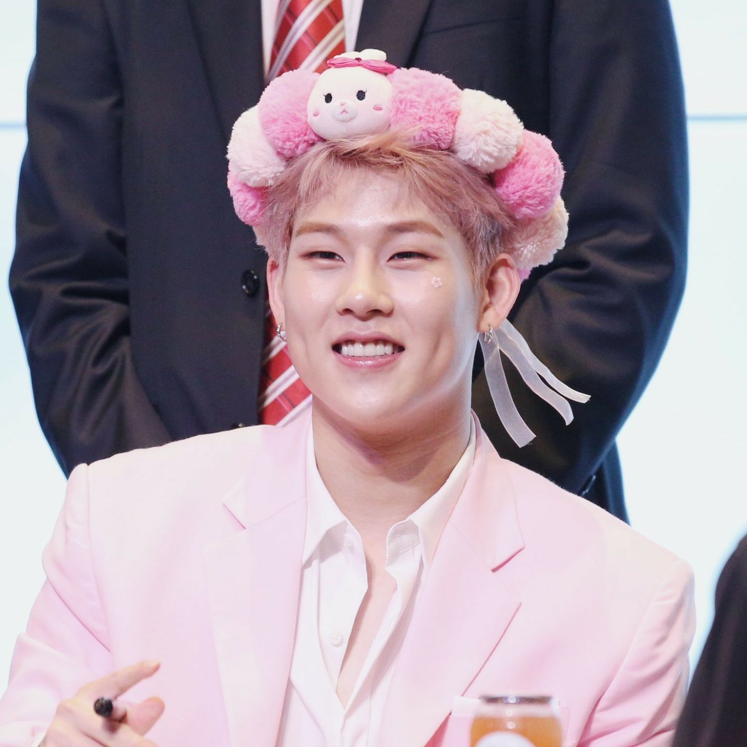 A moment captured by MONSTA X's fan