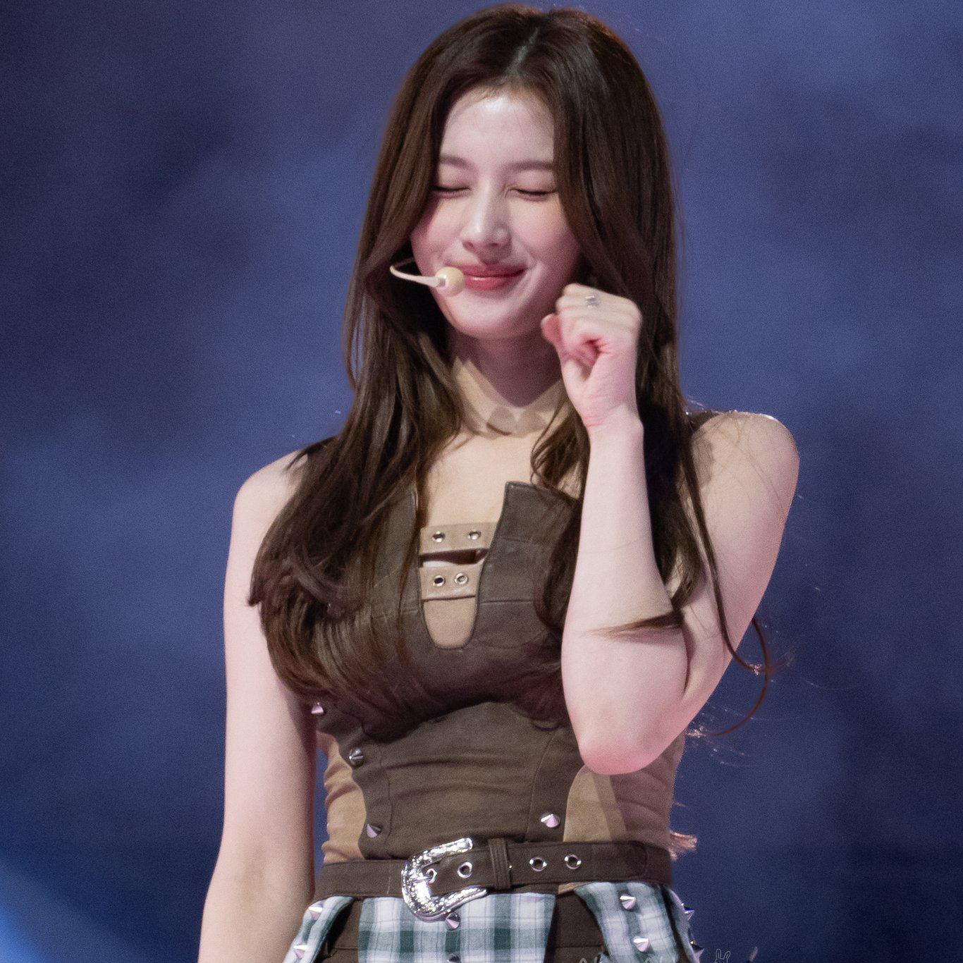 Potret di balik layar Sana (TWICE)