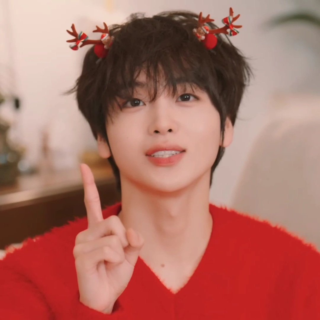 Behind-the-scenes cut of Hyeongjun (CRAVITY)