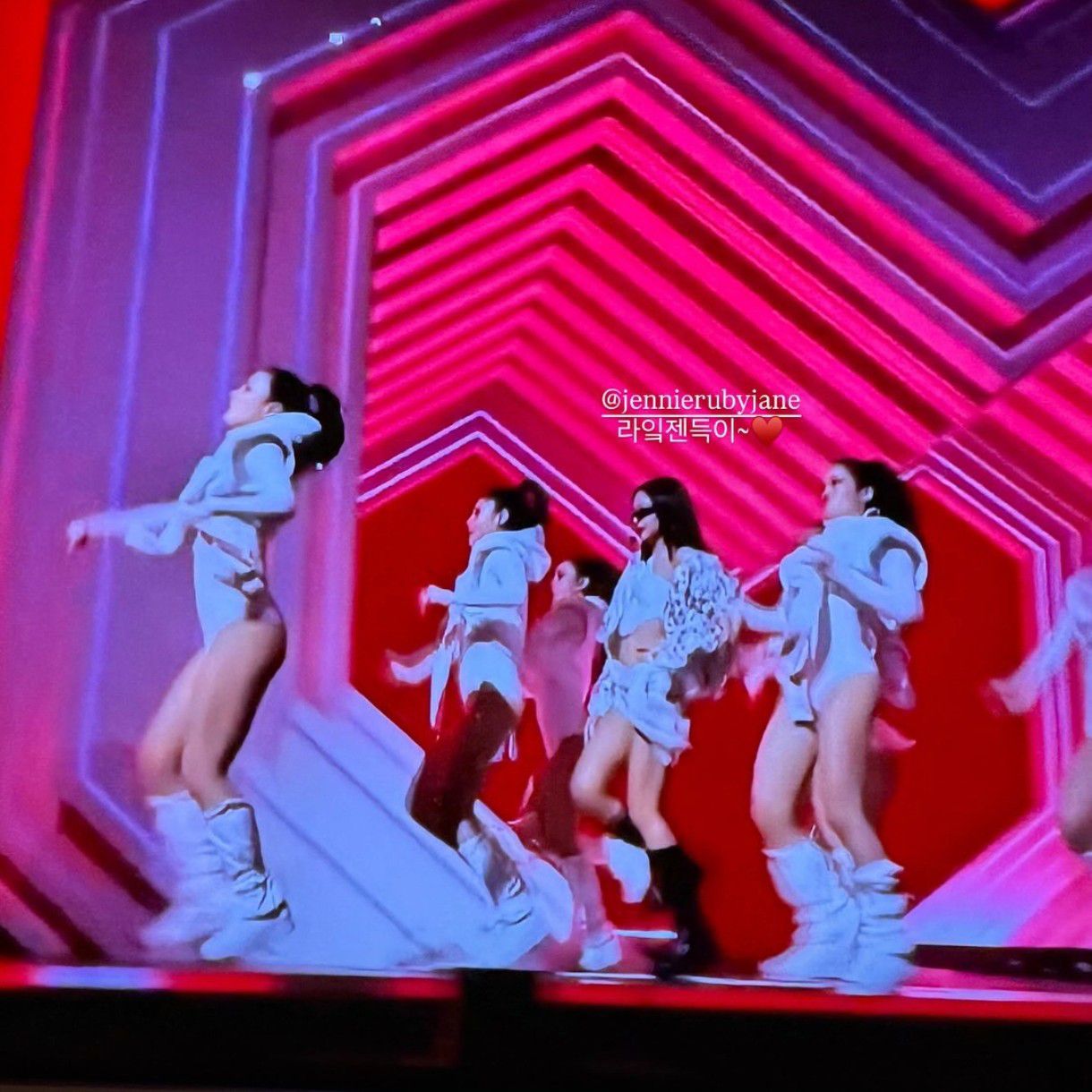 BLACKPINK의 비하인드 컷