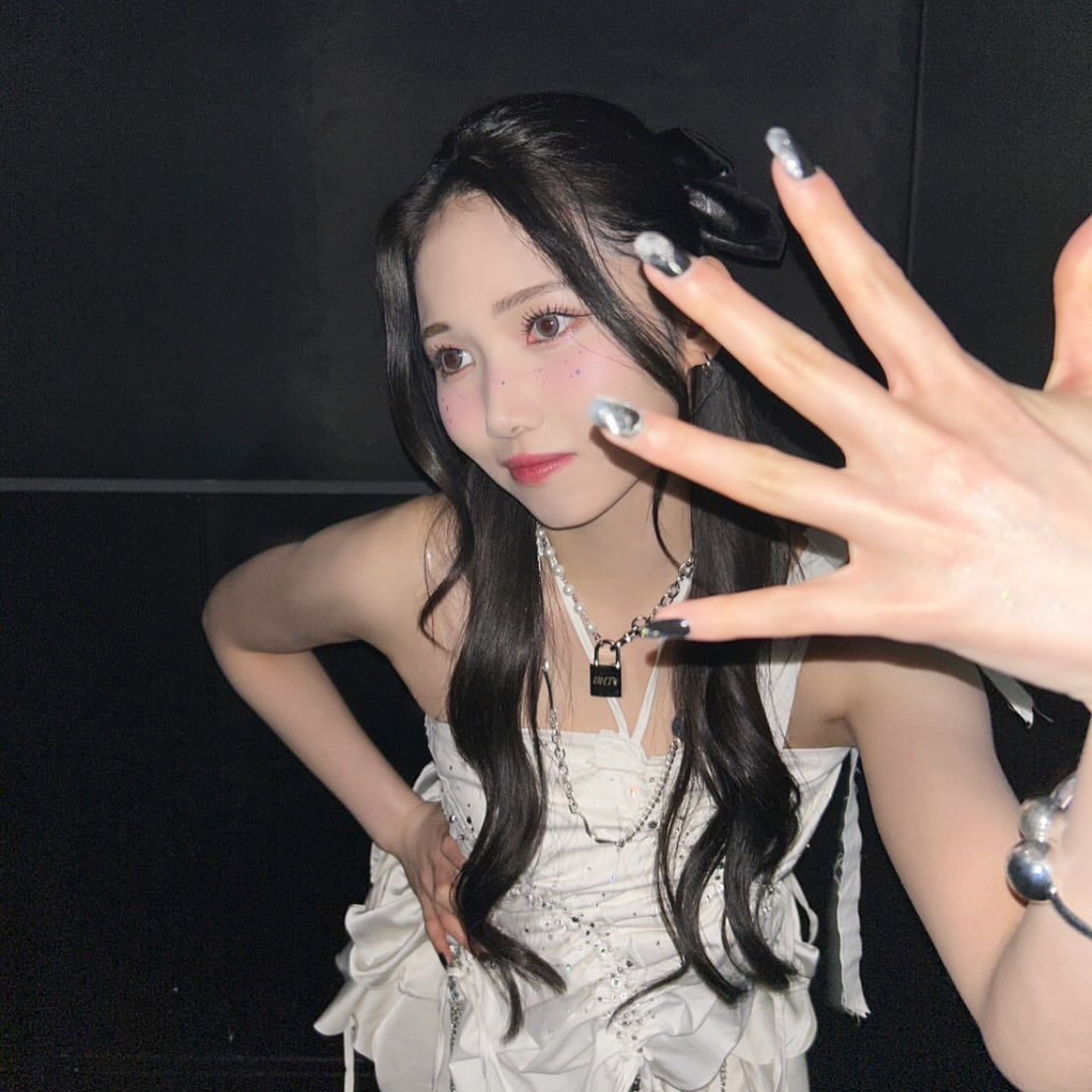 Behind-the-scenes cut of Kenmotsu Nano (IS:SUE)