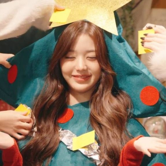 Behind-the-scenes cut of IVE