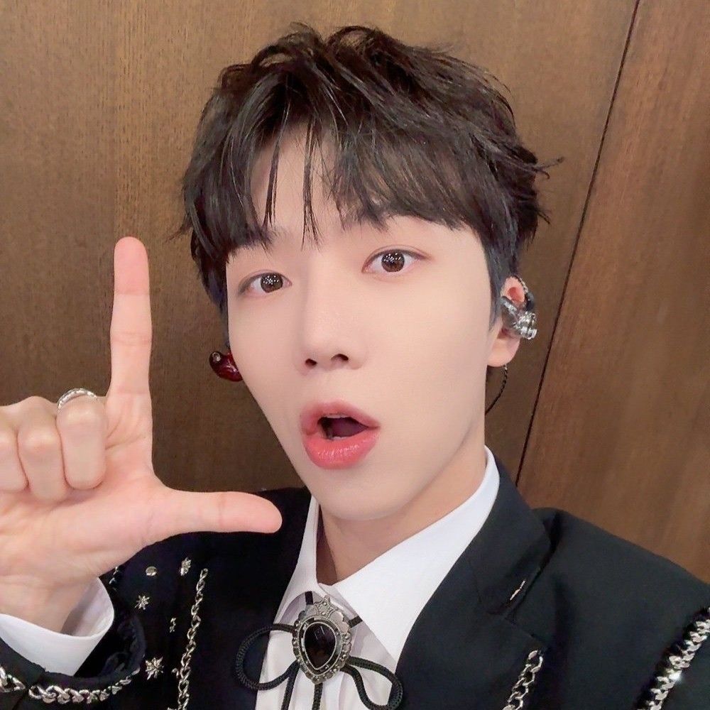 Recent activity shot of Jinho (PENTAGON)
