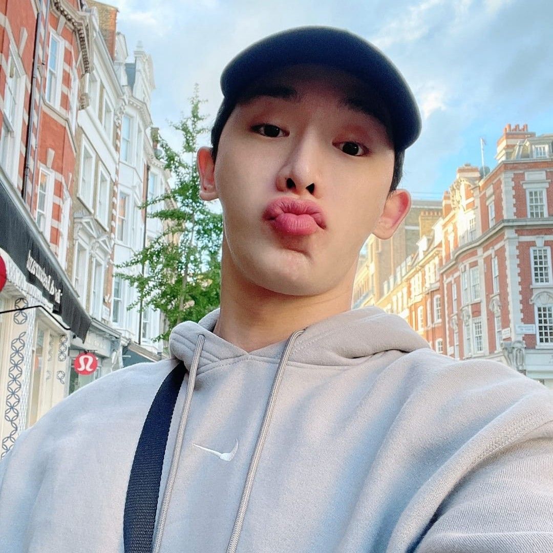 A moment captured by Wonho's fan