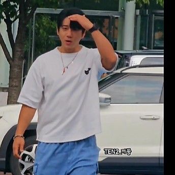 Recent activity shot of Hwang Chiyeol